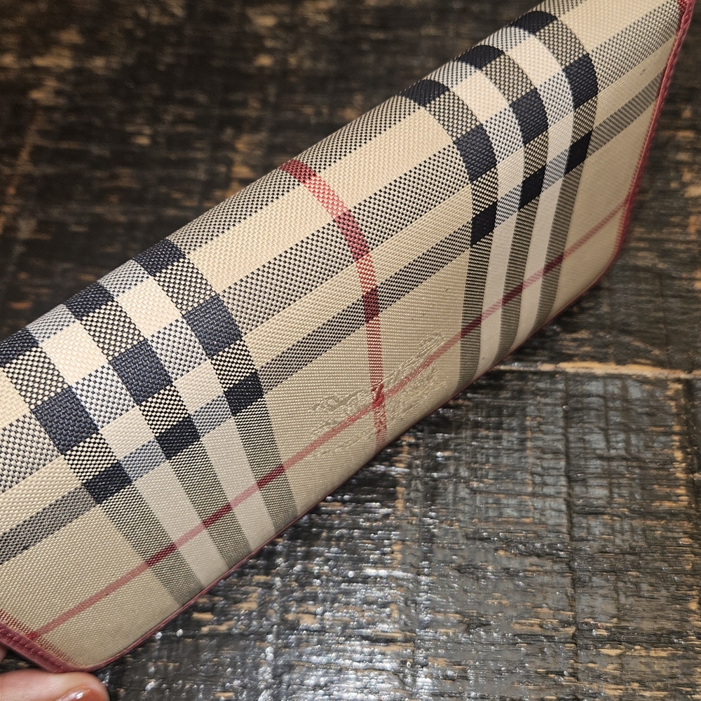 Burberry Red Leather and Beige Vintage Check Zip Wallet - Picture 5 of 9
